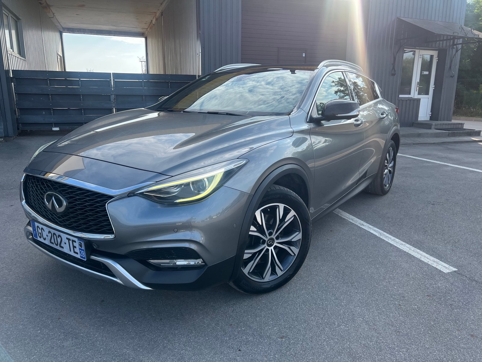 Infiniti QX30